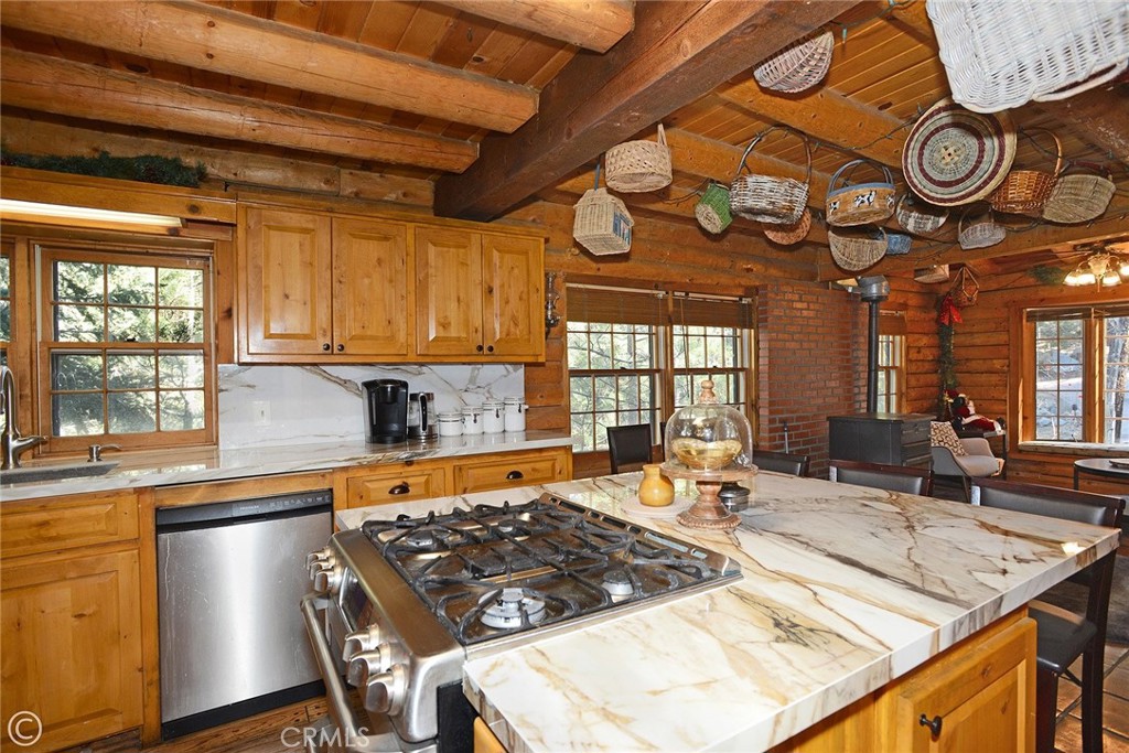 1217 Azalea Drive Property Photo 4