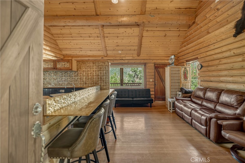 15916 Zurich Way Property Photo 8