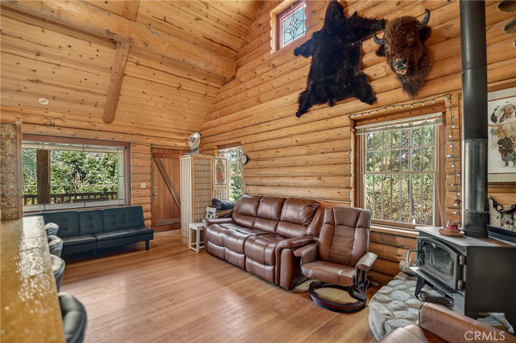 15916 Zurich Way Property Photo 9