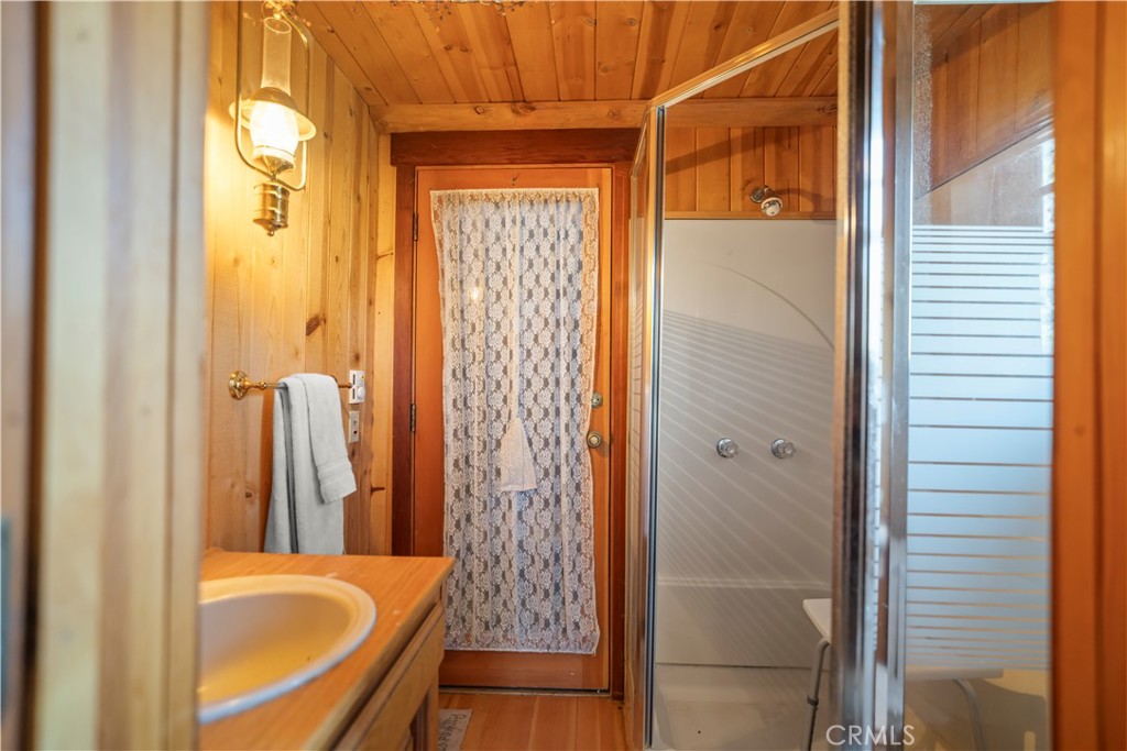 15916 Zurich Way Property Photo 33