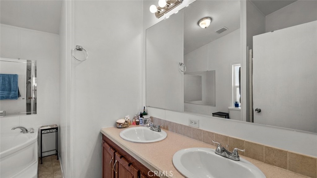 1501 E Avenue I 115 Property Photo 16