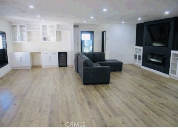 13877 Astoria Property Photo 4