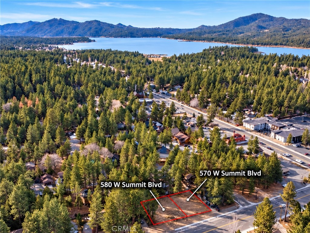 580 Summit Property Photo 3