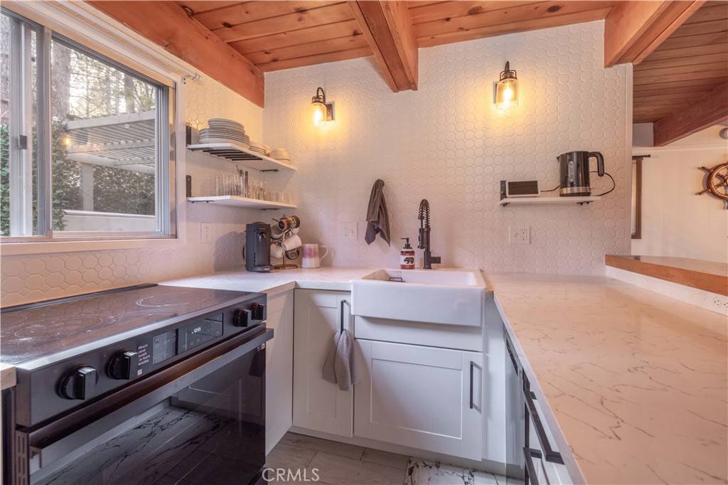 1130 Vine Avenue Property Photo 7