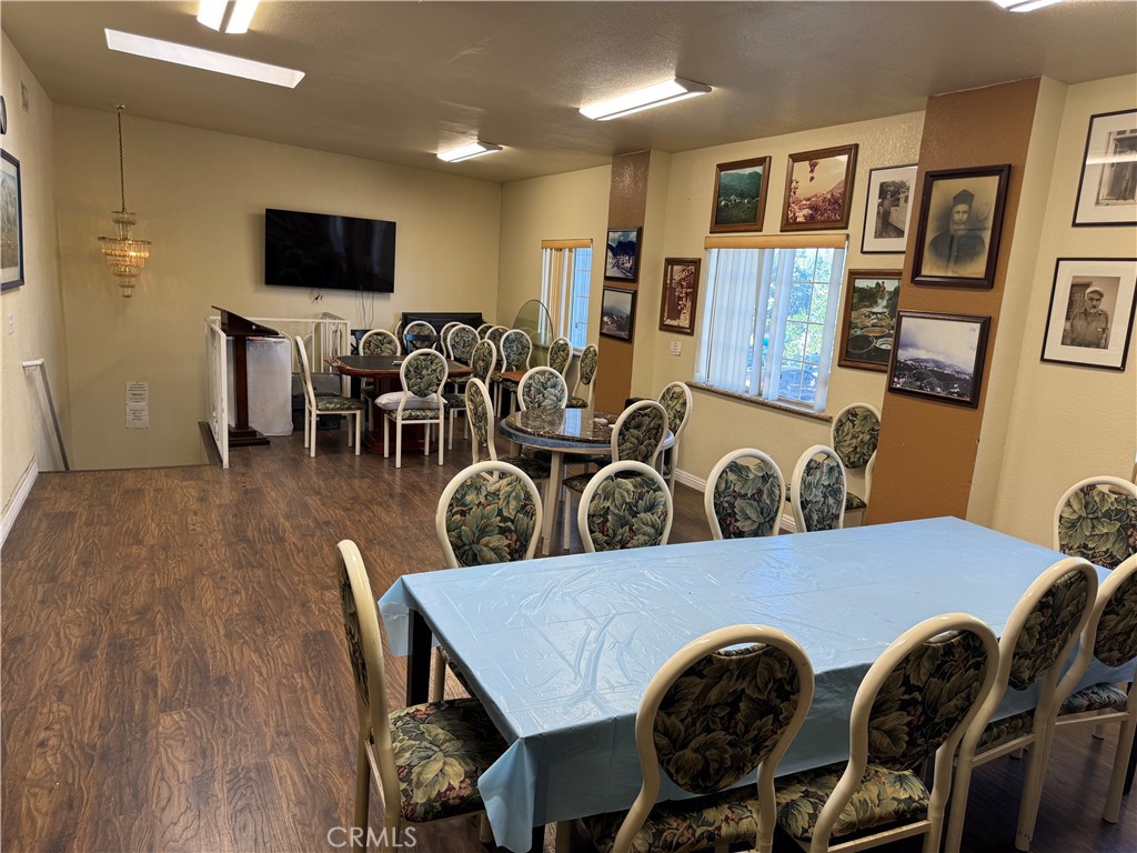 18407 Sherman Way Property Photo 10