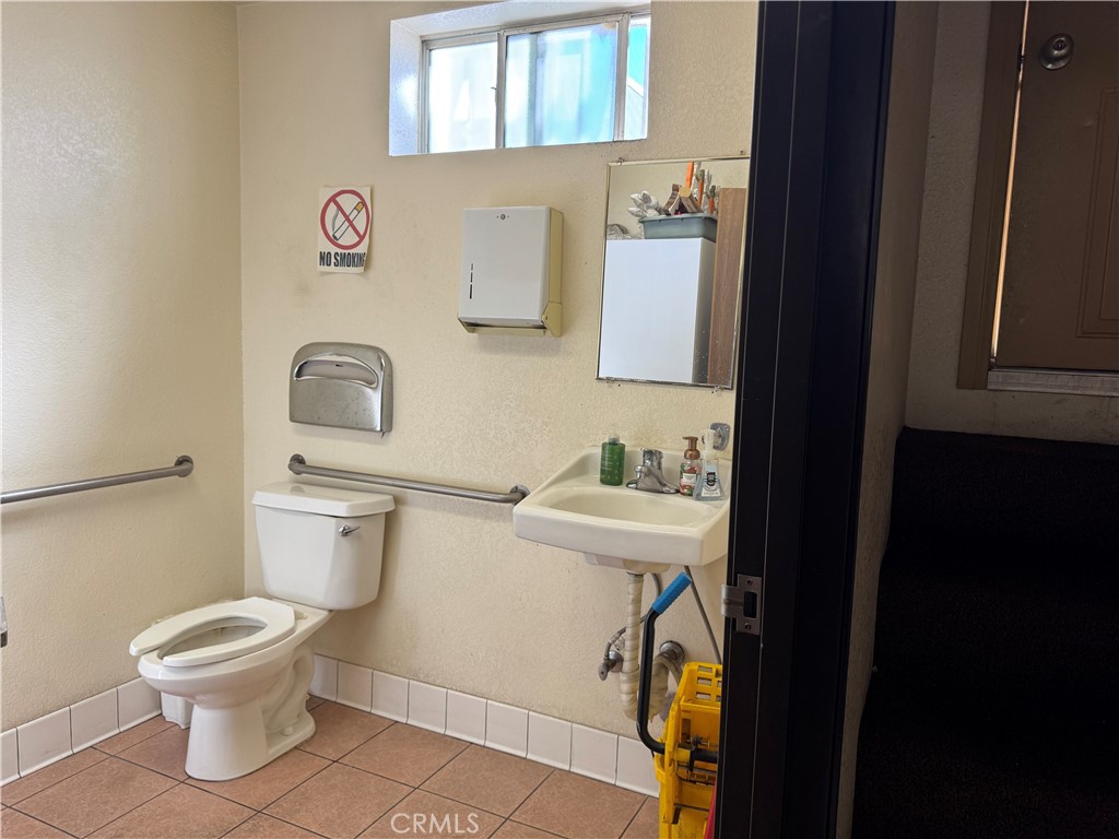 18407 Sherman Way Property Photo 13