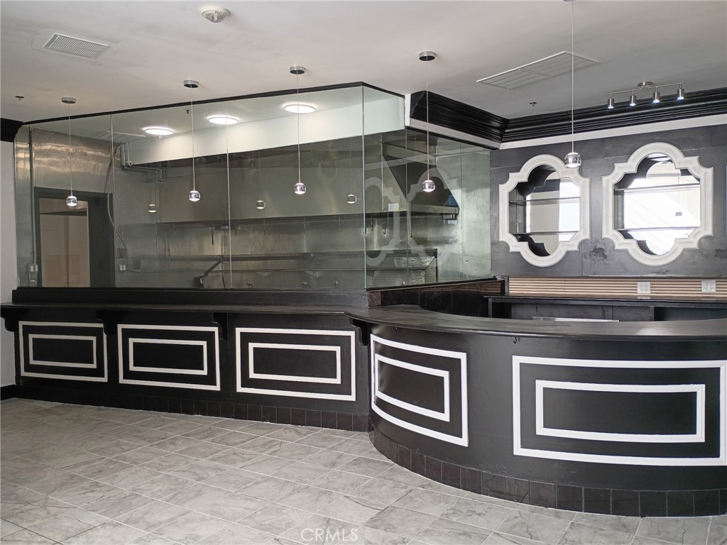 8620 Wilshire Property Photo 1
