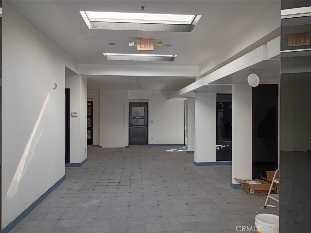 8620 Wilshire Property Photo 4
