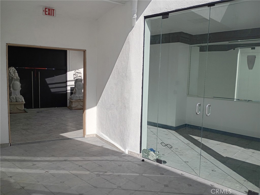 8620 Wilshire Property Photo 8