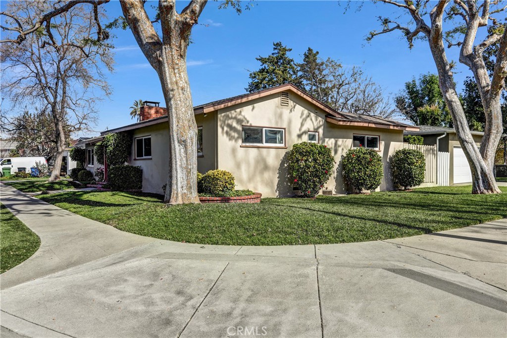 5906 Colbath Property Photo 3