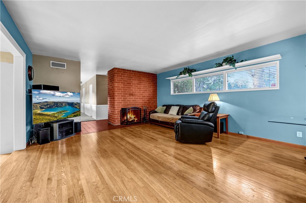 5906 Colbath Property Photo 6
