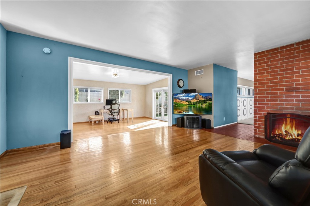 5906 Colbath Property Photo 7