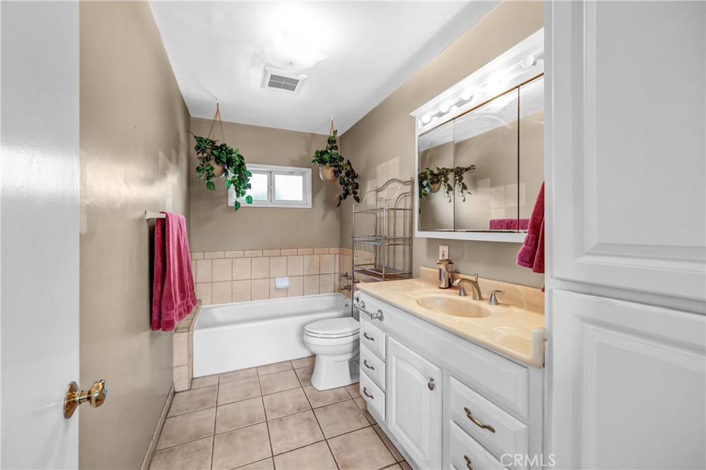 5906 Colbath Property Photo 17