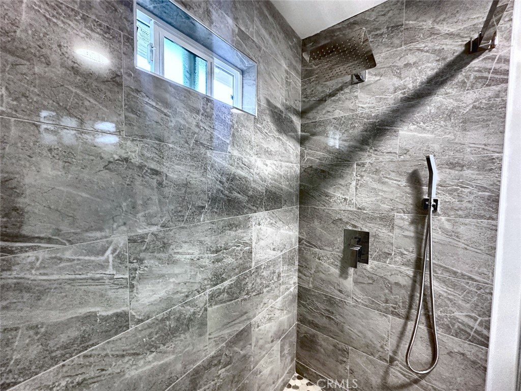 6907 Noble Property Photo 3