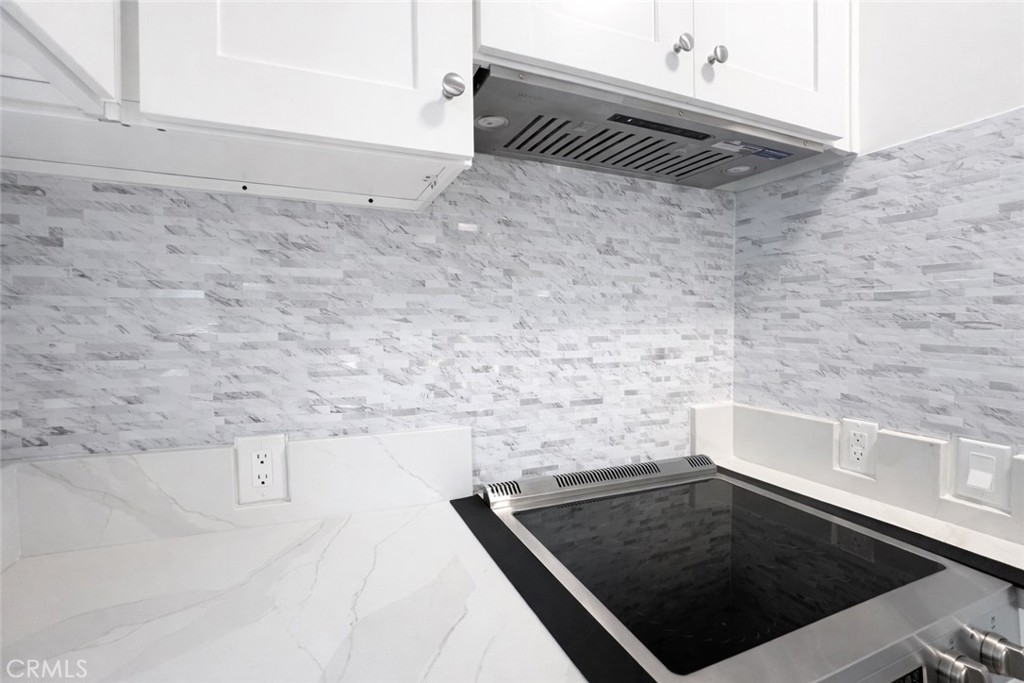 6907 Noble Property Photo 10