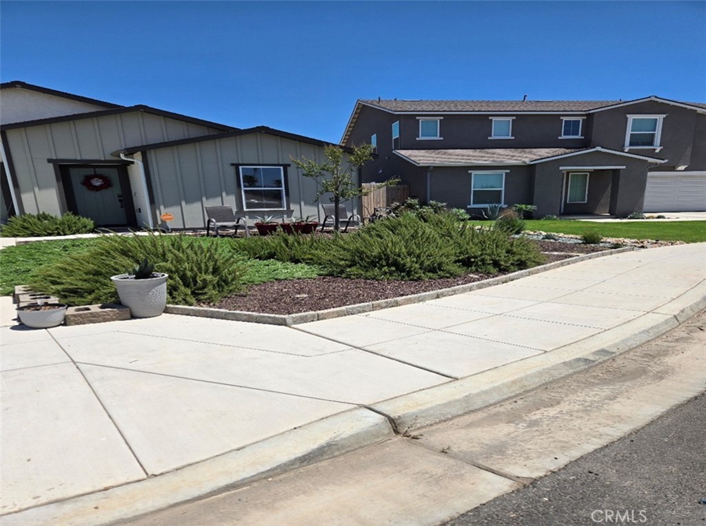 1583 Seneca Drive Property Photo 2