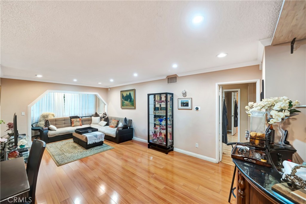 1734 N Fuller 107 Property Photo 5