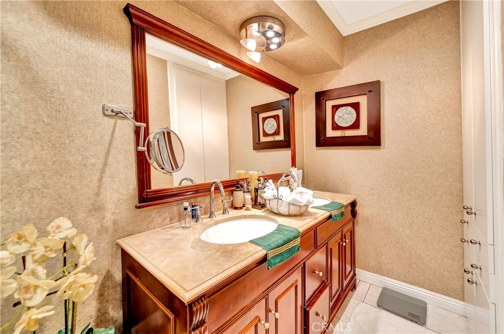 1734 N Fuller 107 Property Photo 18