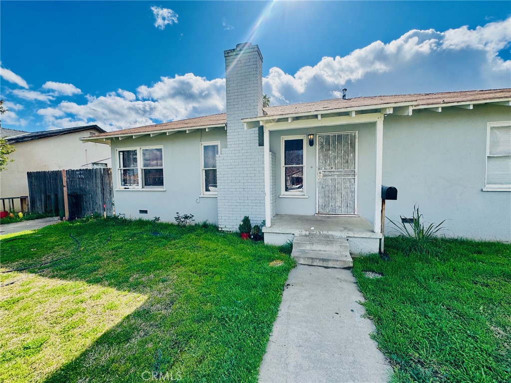 1807 Shamrock Property Photo 3