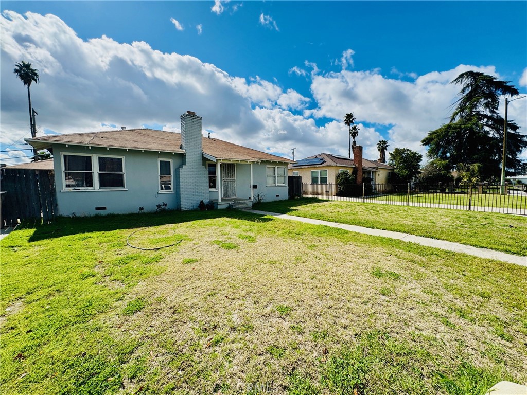 1807 Shamrock Property Photo 5