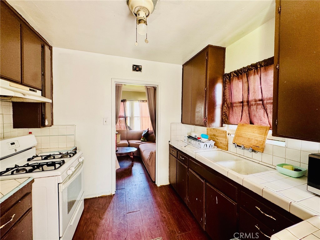 1807 Shamrock Property Photo 9