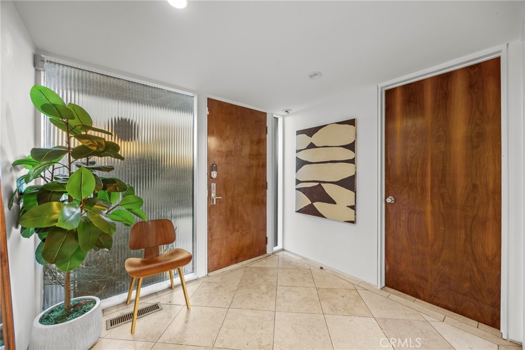 3851 Beverly Ridge Property Photo 8