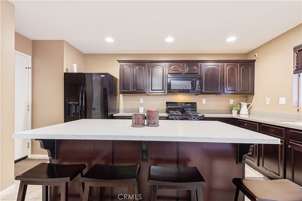 38113 Versailles Property Photo 4