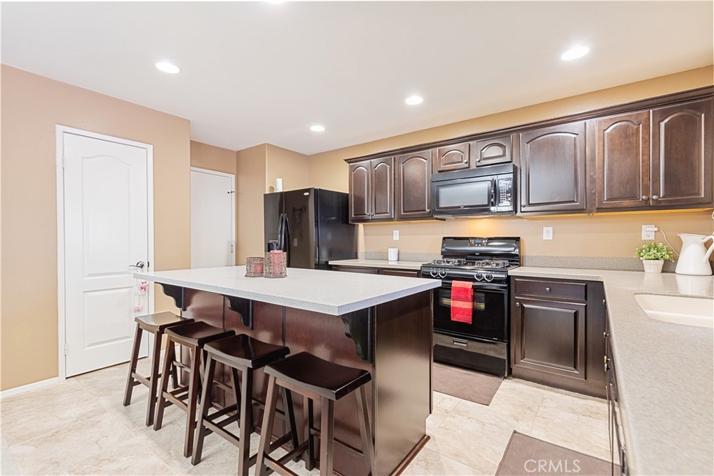 38113 Versailles Property Photo 5