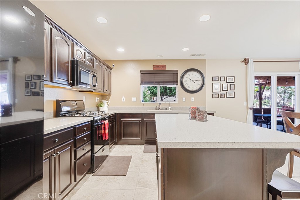 38113 Versailles Property Photo 6