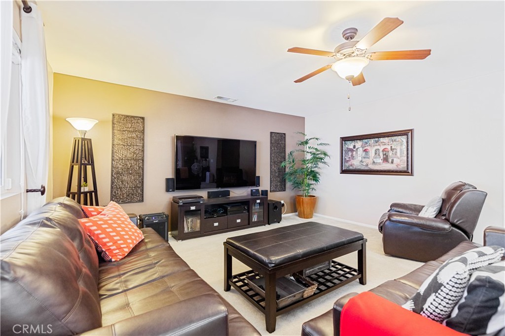38113 Versailles Property Photo 9