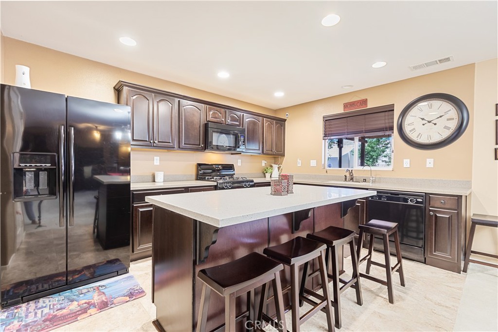 38113 Versailles Property Photo 10