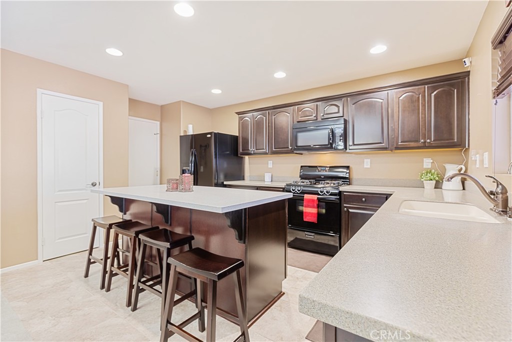 38113 Versailles Property Photo 28