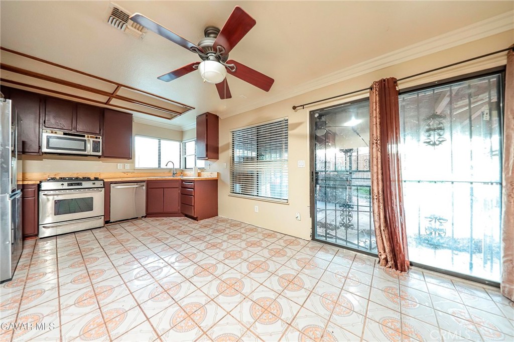 43319 27th W Property Photo 6