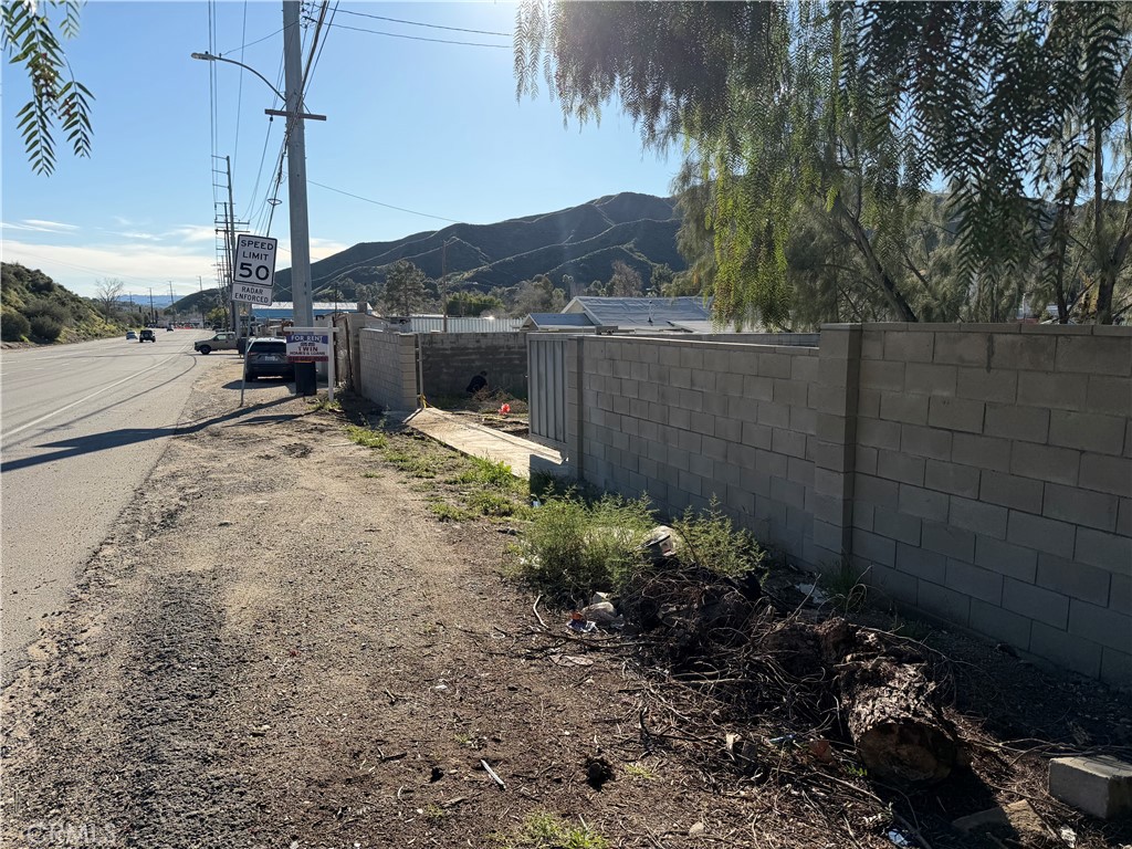 16505 Sierra Highway Property Photo 1