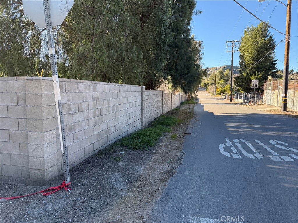 16505 Sierra Highway Property Photo 2