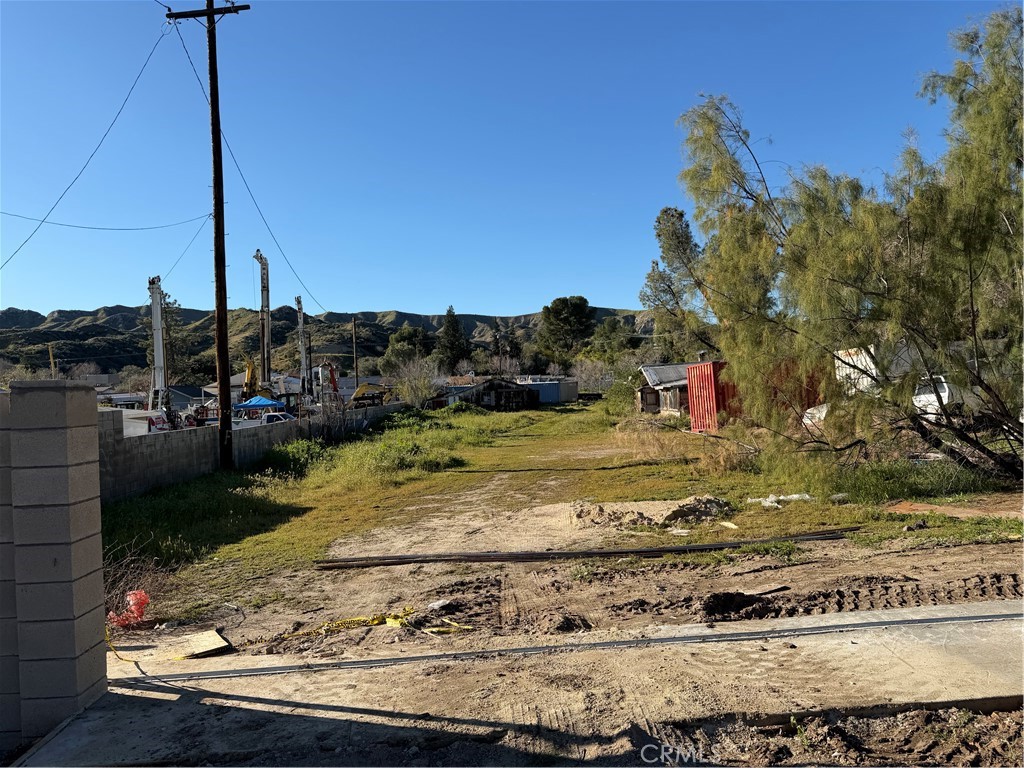 16505 Sierra Highway Property Photo 3