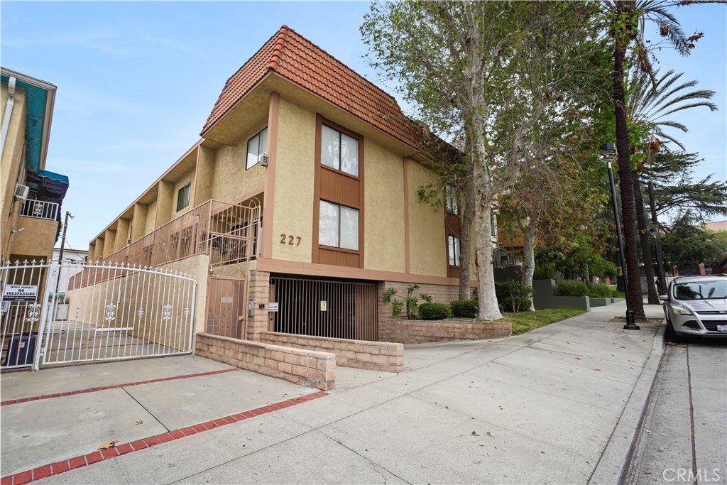 227 E Burbank C Property Photo 36