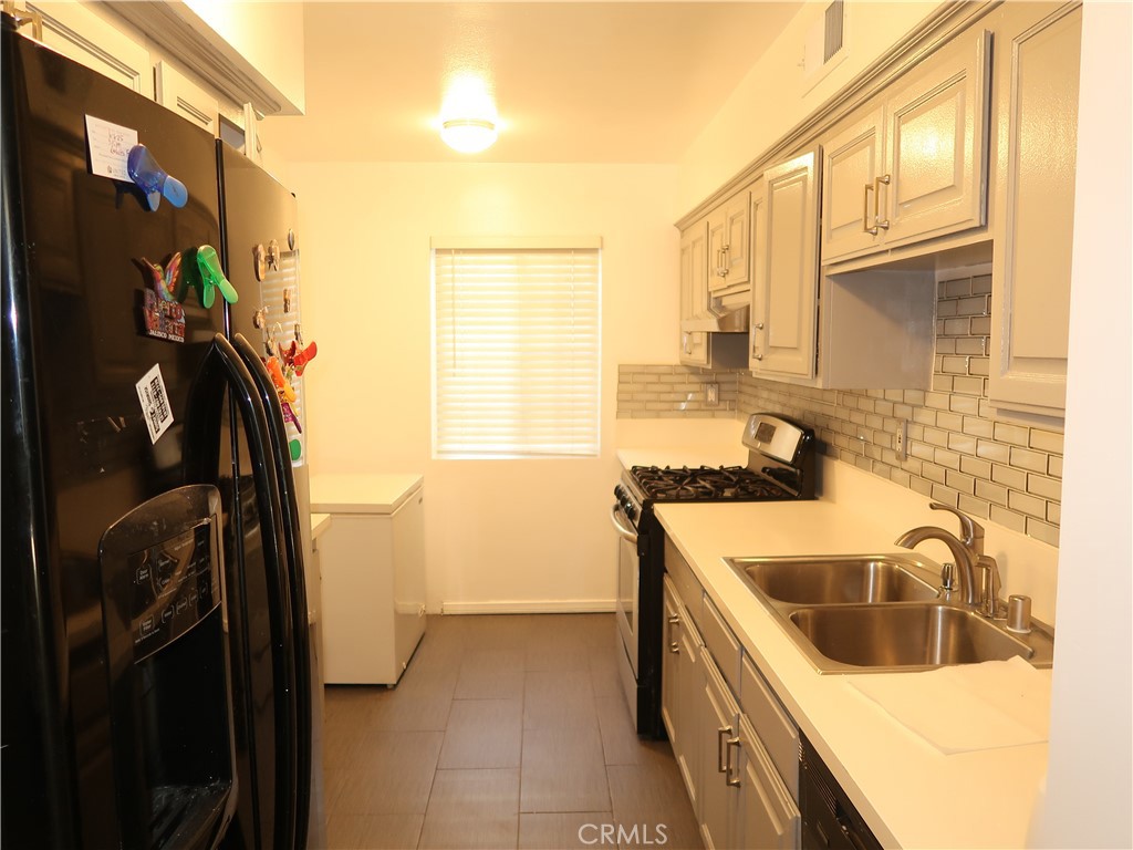 8105 Canby 4 Property Photo 4