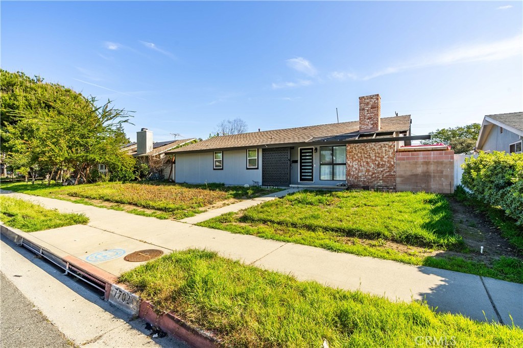 7702 De Soto Property Photo 1