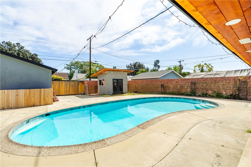 7702 De Soto Property Photo 31