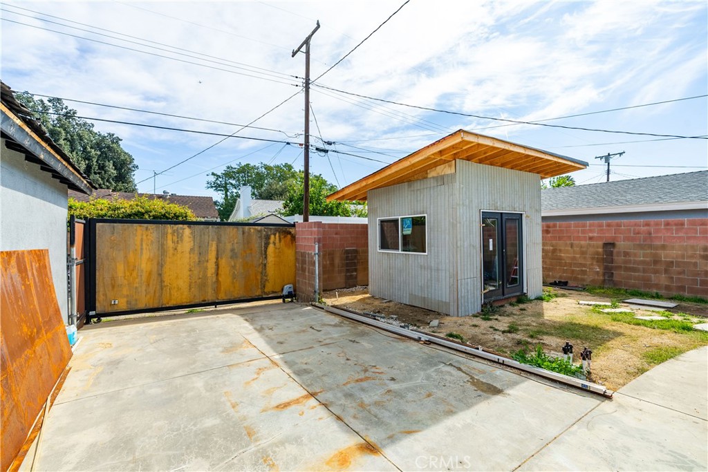7702 De Soto Property Photo 38