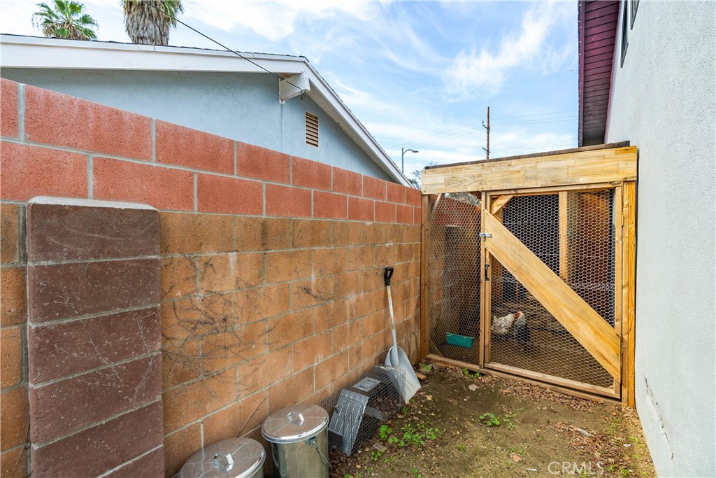 7702 De Soto Property Photo 39