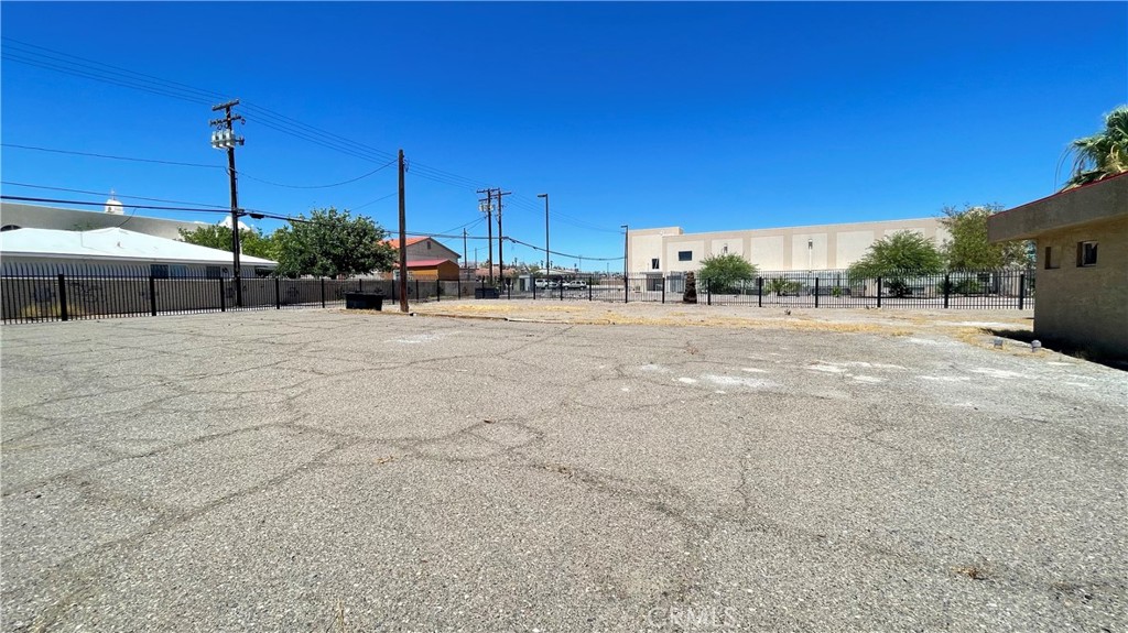 701 W Broadway Street Property Photo 7
