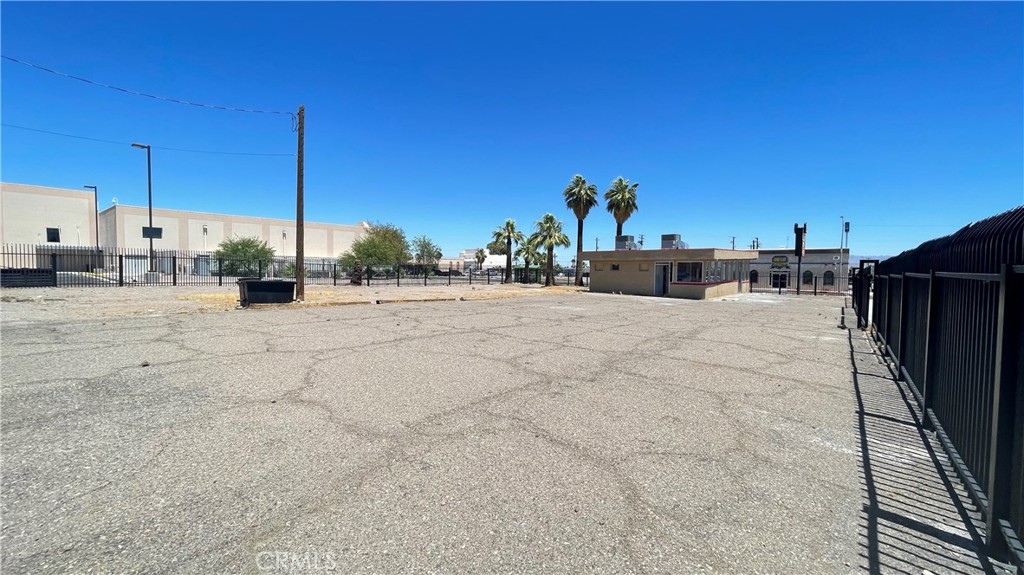 701 W Broadway Street Property Photo 21