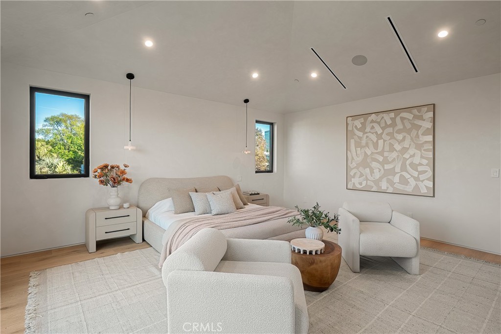 15451 Camarillo Street Property Photo 21