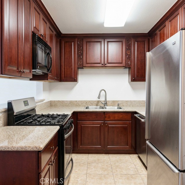 6550 Balboa Property Photo 8