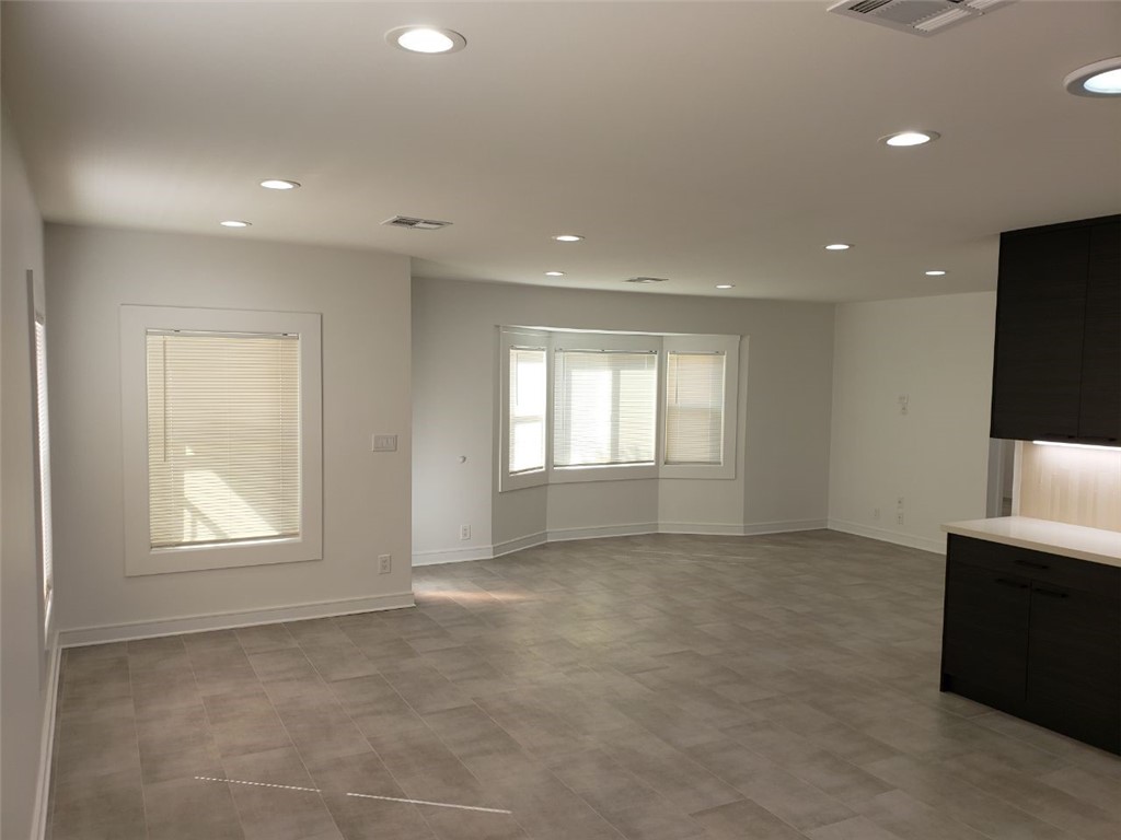 6550 Balboa Property Photo 26