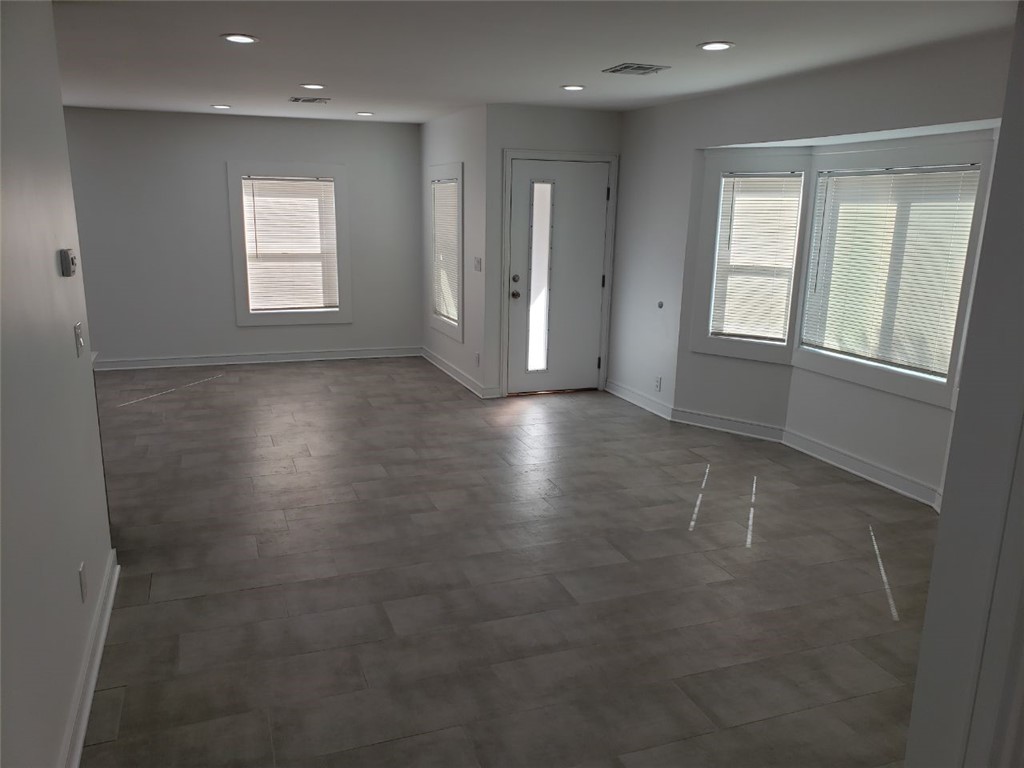 6550 Balboa Property Photo 29