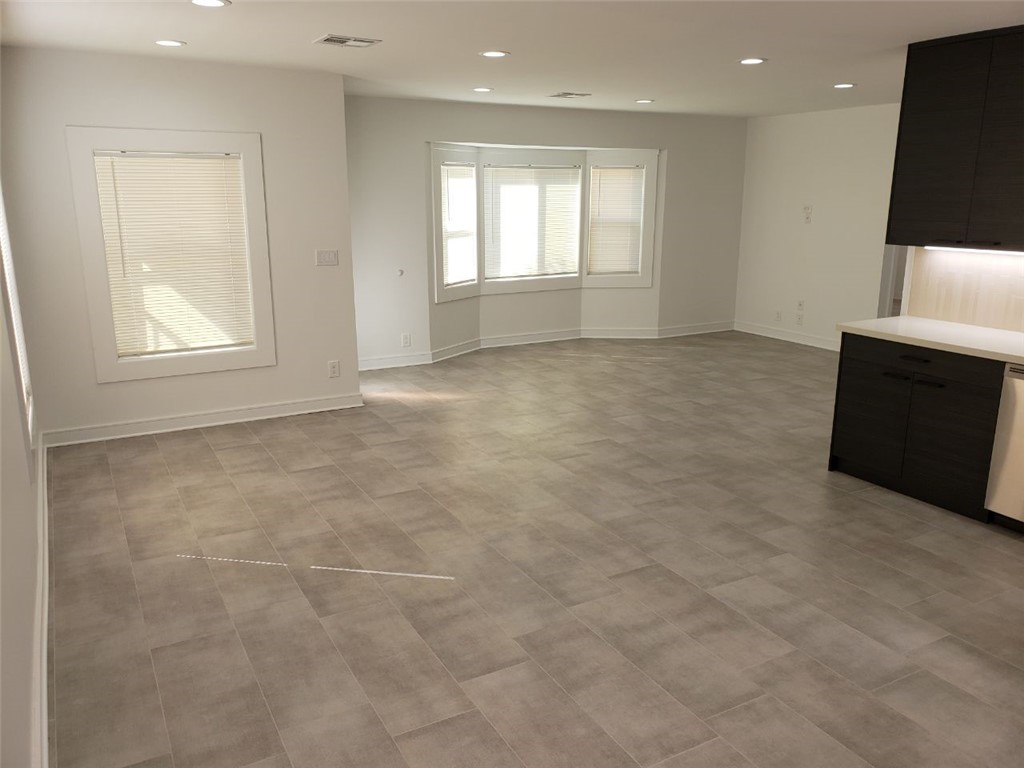 6550 Balboa Property Photo 30