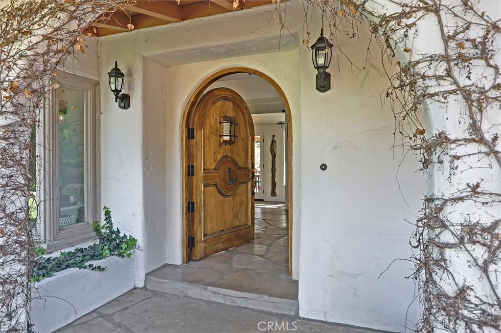 23130 Oxnard Street Property Photo 4